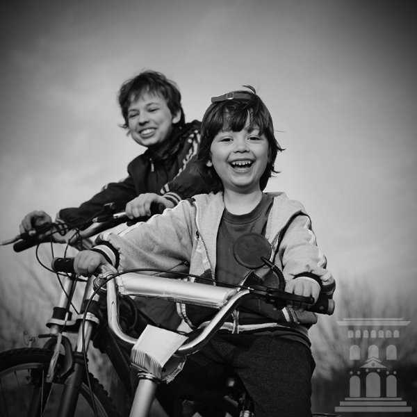 Slider Niños en Bicicleta
